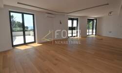 Cetvorosoban stan, Opatija, Opatija - Centar, prodaja, 130m2, 750000e, id29720