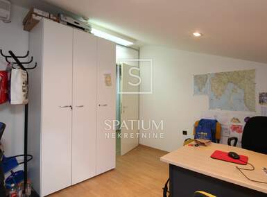 Poslovni prostor / Lokal, Rijeka, Centar, najam, 11m2, 120e, id47399