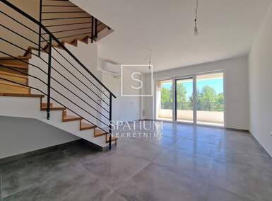 Trosoban stan, Mali Lošinj, Nerezine, prodaja, 325000 €, 73 m2