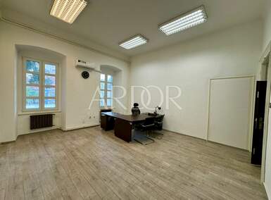 Poslovni prostor / Lokal, Rijeka, Centar, najam, 26m2, 285e, id44182