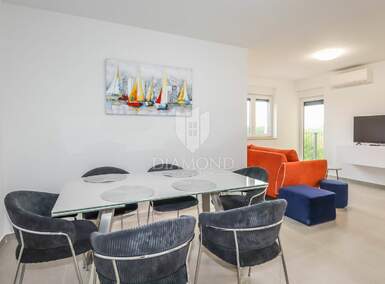 Dvosoban stan, Rovinj, prodaja, 267850 €, 56 m2