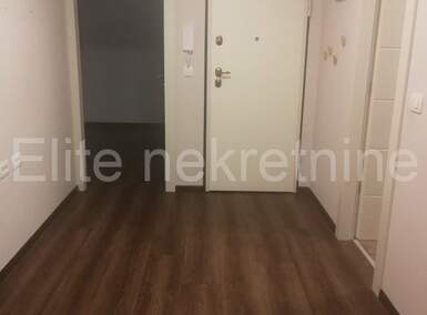 Dvosoban stan, Pula, najam, 900 €, 73 m2