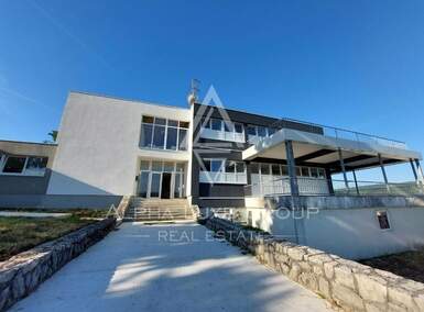 Poslovni prostor / Lokal, Pićan, prodaja, 1025m2, 2060000e, id46103