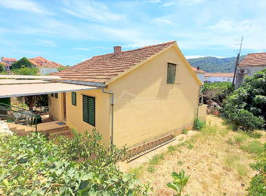 Kuca, Stari Grad, prodaja, 240000 €, 71 m2