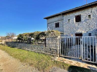 Kuca, Kanfanar, prodaja, 250000 €, 207 m2