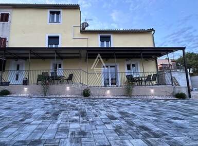 Kuca, Poreč, prodaja, 350000 €, 160 m2