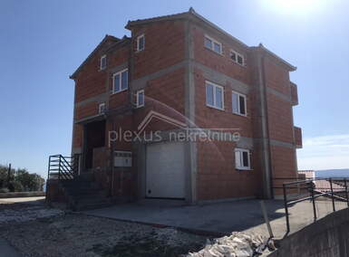 Kuca, Omiš, prodaja, 400000 €, 340 m2